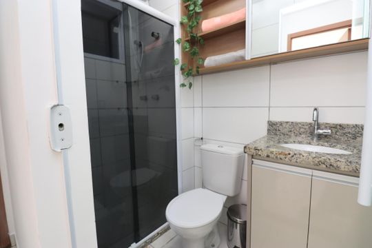 Banheiro de apartamento para alugar com 2 quartos, 45m² em Cassange, Salvador
