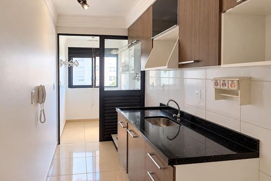 Cozinha de apartamento à venda com 2 quartos, 48m² em Portal dos Gramados, Guarulhos