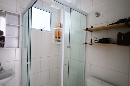 Banheiro  de apartamento à venda com 2 quartos, 52m² em São Pedro, Osasco