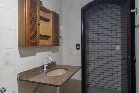 Banheiro 3 de casa para alugar com 4 quartos, 95m² em Vila Sao Francisco (Zona Leste), São Paulo