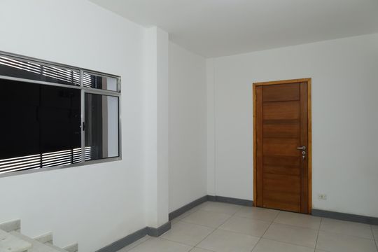 Sala de casa para alugar com 3 quartos, 160m² em Jardim Lucinda, São Paulo