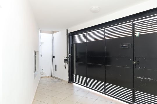 Garagem de casa para alugar com 3 quartos, 160m² em Jardim Lucinda, São Paulo