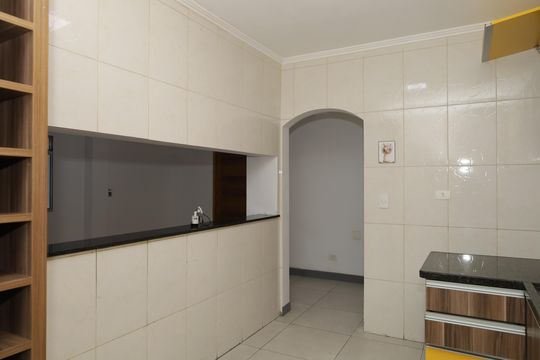 Cozinha de casa para alugar com 3 quartos, 160m² em Jardim Lucinda, São Paulo