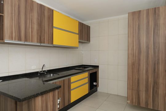 Cozinha de casa para alugar com 3 quartos, 160m² em Jardim Lucinda, São Paulo