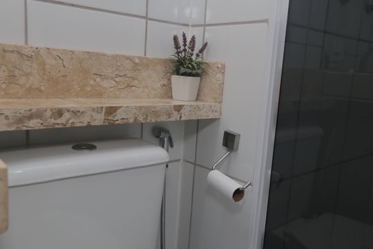 Banheiro  de apartamento à venda com 2 quartos, 50m² em Itaquera, São Paulo