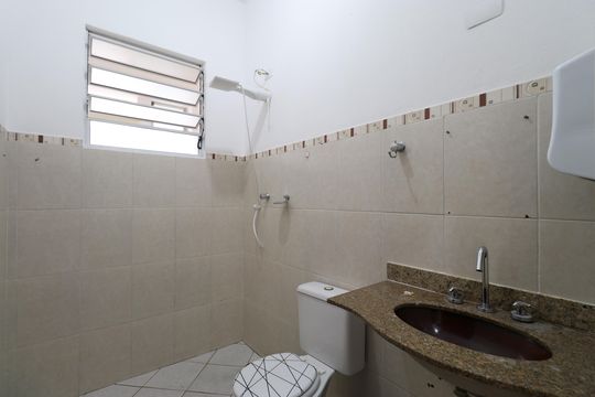 Banheiro  de apartamento para alugar com 2 quartos, 65m² em Lapa, São Paulo