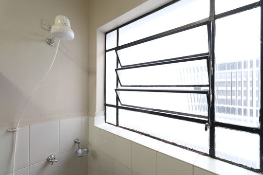 Banheiro  de apartamento à venda com 2 quartos, 65m² em Lapa, São Paulo