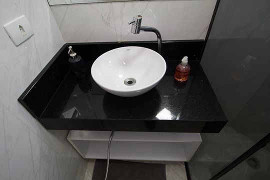 Suíte 1 - Banheiro de apartamento para alugar com 2 quartos, 100m² em Bigorrilho, Curitiba