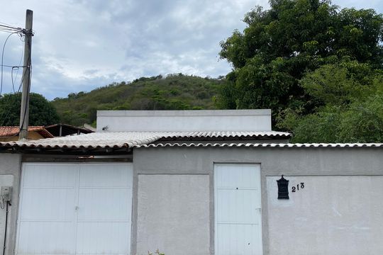 Fachada de casa à venda com 3 quartos, 150m² em Jardim Sulacap, Rio de Janeiro