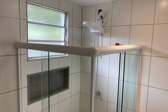 Banheiro de casa à venda com 3 quartos, 150m² em Jardim Sulacap, Rio de Janeiro