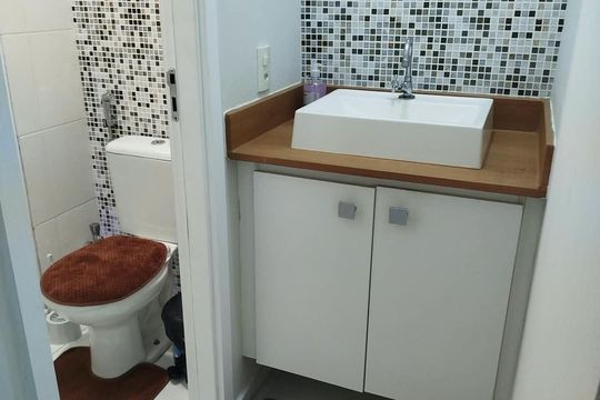 Banheiro de apartamento à venda com 2 quartos, 51m² em Jacarepaguá, Rio de Janeiro