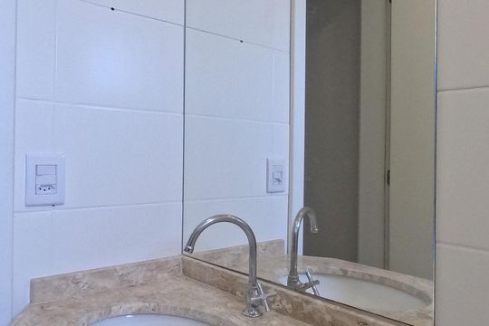Banheiro de apartamento para alugar com 2 quartos, 84m² em Marapé, Santos