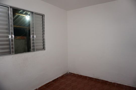Quarto de casa para alugar com 1 quarto, 50m² em Jardim Sao Vicente, Embu das Artes