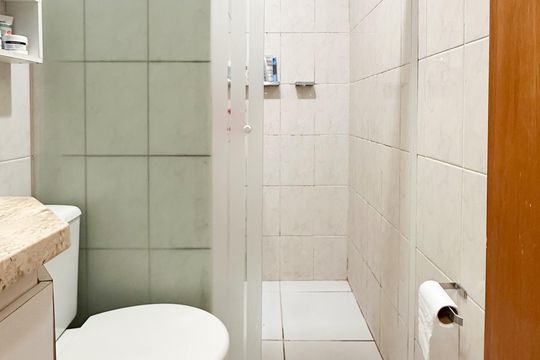 Banheiro Social de casa de condomínio à venda com 2 quartos, 107m² em Paulicéia, São Bernardo do Campo