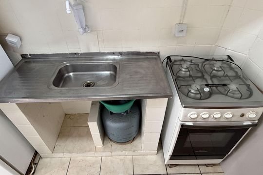 Cozinha e Área de Serviço de kitnet/studio para alugar com 1 quarto, 28m² em José Menino, Santos