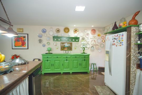 Cozinha de casa à venda com 3 quartos, 700m² em Bom Jesus, Porto Alegre