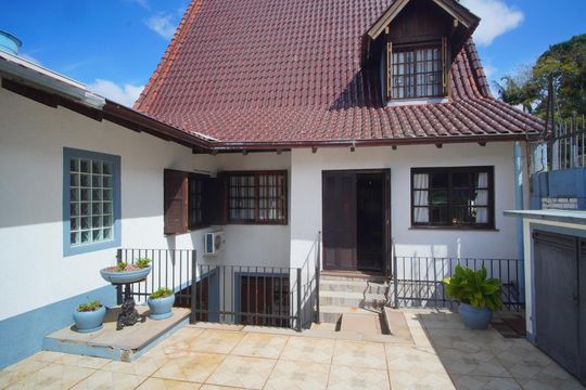 Fachada dos Fundos de casa à venda com 3 quartos, 700m² em Bom Jesus, Porto Alegre