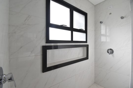 Banheiro da Suíte de casa à venda com 3 quartos, 136m² em Cajuru, Curitiba