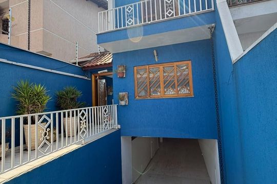 Fachada de casa à venda com 3 quartos, 250m² em Vila Diva, São Paulo