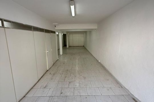 Garagem de casa à venda com 3 quartos, 250m² em Vila Diva, São Paulo