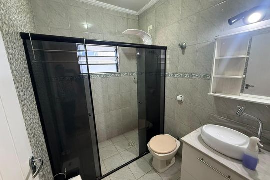 Banheiro 3 de casa à venda com 3 quartos, 250m² em Vila Diva, São Paulo