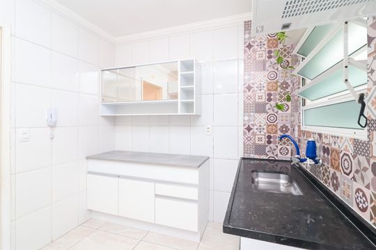 Cozinha de casa de condomínio à venda com 2 quartos, 65m² em Itaquera, São Paulo