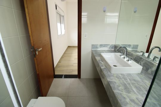 Banheiro - Quarto 3 de casa de condomínio para alugar com 3 quartos, 195m² em Green Valley, Votorantim