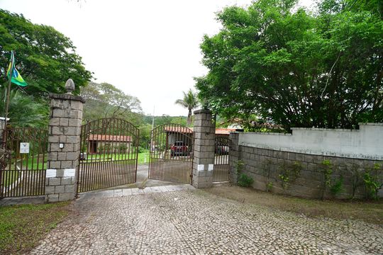 Fachada de casa de condomínio à venda com 4 quartos, 68000m² em Joaquim Egídio, Campinas