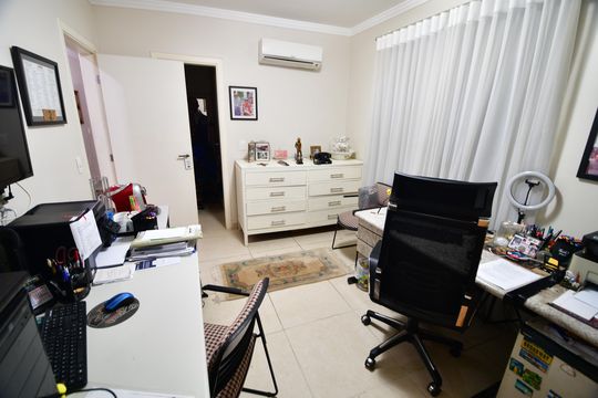 Quarto 1 - Suíte de casa de condomínio à venda com 4 quartos, 68000m² em Joaquim Egídio, Campinas