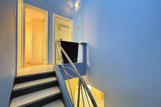 Escada  de casa à venda com 2 quartos, 154m² em Pinheiros, São Paulo
