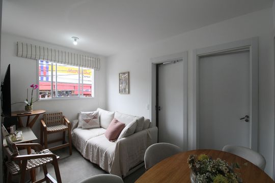 Sala de apartamento para alugar com 2 quartos, 40m² em Jardim Maria Duarte, São Paulo