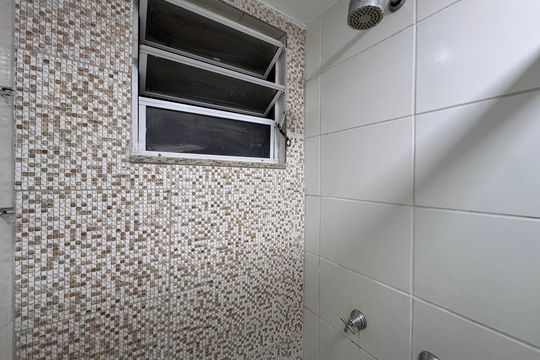 Banheiro Social de apartamento para alugar com 2 quartos, 48m² em Vargem Grande, Rio de Janeiro