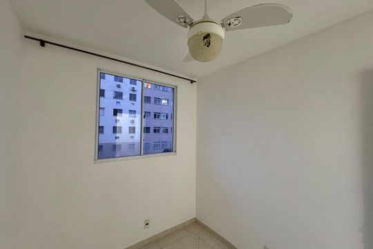 Quarto 1 de apartamento para alugar com 2 quartos, 48m² em Vargem Grande, Rio de Janeiro