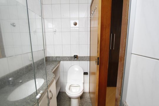 Banheiro da Suíte de apartamento para alugar com 3 quartos, 90m² em Buritis, Belo Horizonte