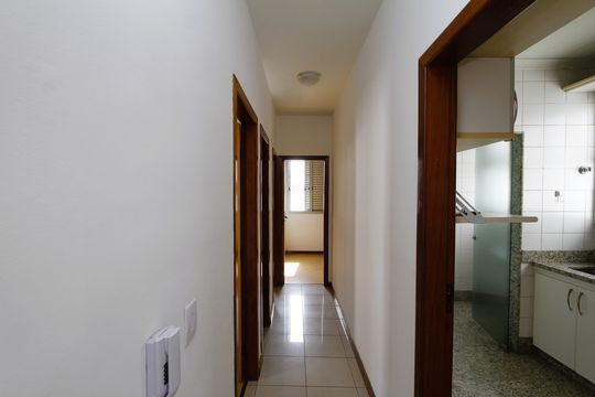Corredor de apartamento para alugar com 3 quartos, 90m² em Buritis, Belo Horizonte