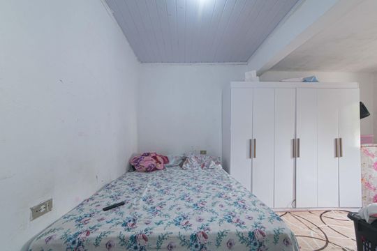 Quarto de casa à venda com 4 quartos, 180m² em Jardim São Luís, São Paulo