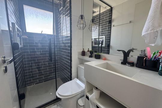 Banheiro de apartamento à venda com 2 quartos, 49m² em Vila Yolanda, Osasco