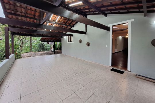 Quintal de casa de condomínio para alugar com 3 quartos, 320m² em Matapaca, Niterói