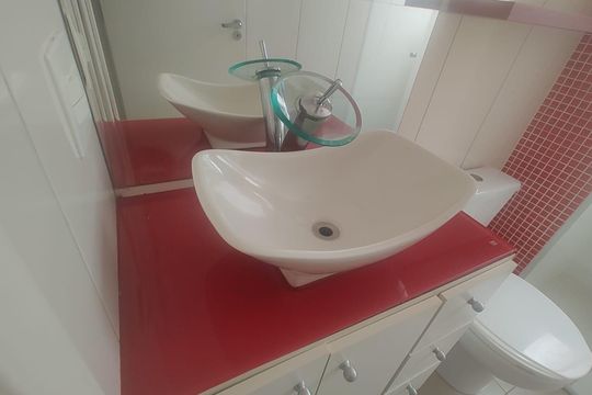 Banheiro de apartamento para alugar com 2 quartos, 56m² em Parque Nova Suica, Valinhos