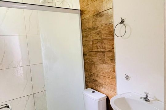 Banheiro de casa de condomínio para alugar com 2 quartos, 100m² em Centreville, Cotia