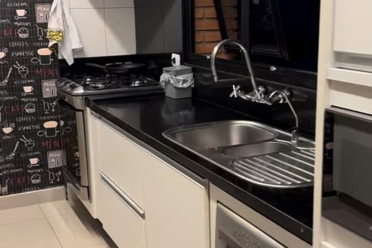 Cozinha de apartamento para alugar com 2 quartos, 127m² em Real Parque, São Paulo