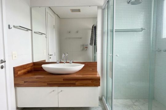 Banheiro de apartamento para alugar com 2 quartos, 127m² em Real Parque, São Paulo