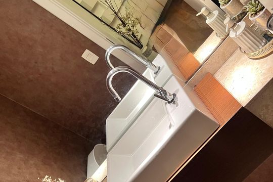 Lavabo de apartamento para alugar com 2 quartos, 127m² em Real Parque, São Paulo