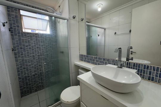 Banheiro de apartamento para alugar com 2 quartos, 58m² em Piatã, Salvador