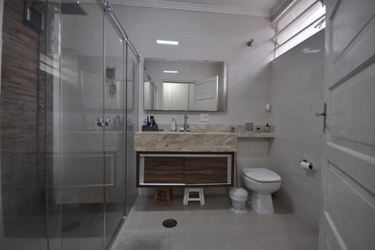 Banheiro do Quarto Suíte de casa para alugar com 2 quartos, 200m² em Vila Guilherme, São Paulo