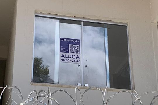 Fachada com Plaquinha de casa para alugar com 2 quartos, 47m² em Boa Vista, Belo Horizonte