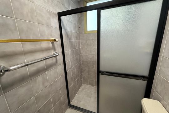 Banheiro de apartamento para alugar com 1 quarto, 54m² em Itararé, São Vicente