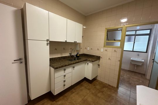 Cozinha de apartamento para alugar com 1 quarto, 54m² em Itararé, São Vicente