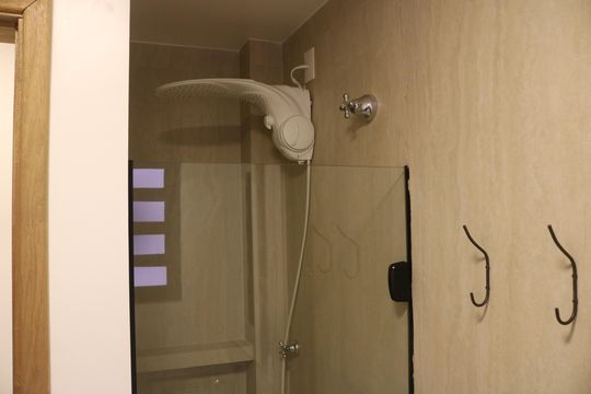 Banheiro de kitnet/studio para alugar com 1 quarto, 39m² em Pompeia, São Paulo