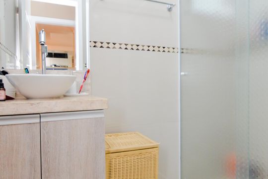 Banheiro do Quarto 1 de apartamento à venda com 2 quartos, 55m² em Vila Endres, Guarulhos